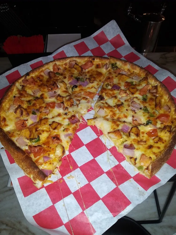 Butter Chicken Pizza Twist